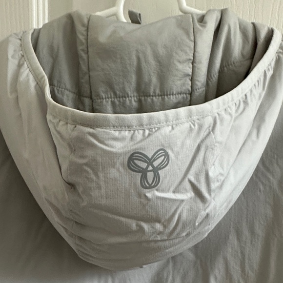 TNA the pillow puff primaLoft water-repellent Light Gray Hooded Jacket - Picture 6 of 9
